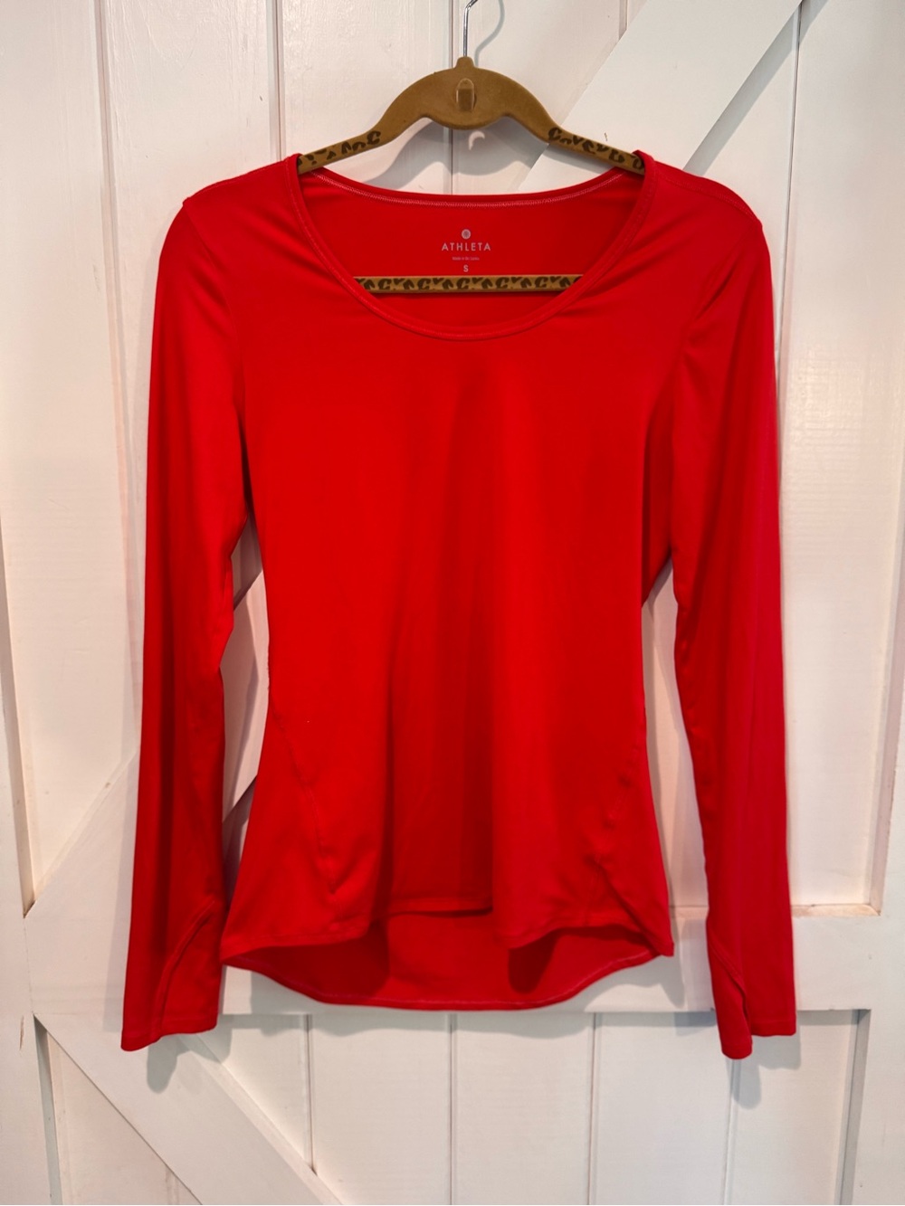 Athleta Red Long Sleeve Athletic Top Thumbholes Pockets Women’s Small